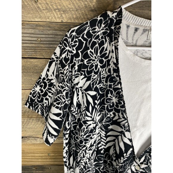 C.D. Petites Women's Sz XL Black & White Layered Floral Short Sleeve Sweater Top - Picture 2 of 10